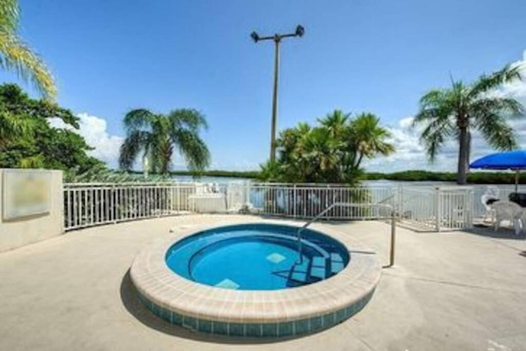 Sea Breeze, Studio 510, Beach Steps Away!+Pool+Wifi Ruskin Esterno foto